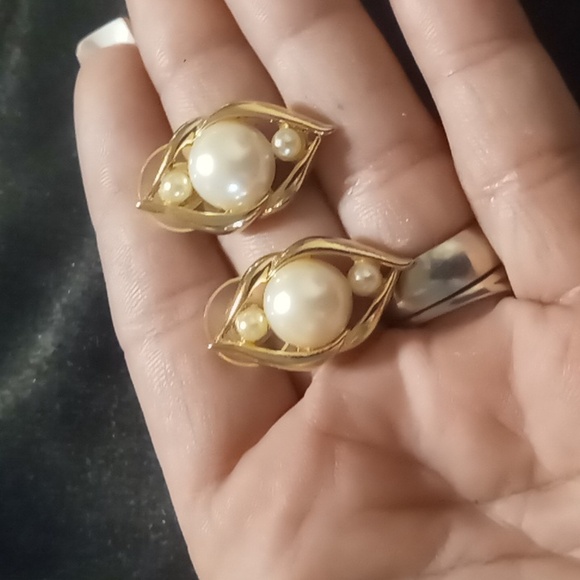 Vintage new old stock gold plated faux pearl pierced. Woolworths tags - Picture 5 of 5